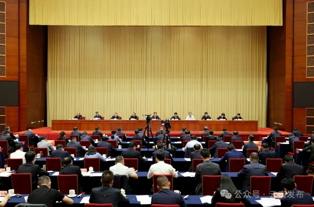 全省整治形式主义为基层减负工作会议强调：坚决整治形式主义 切实减轻基层负担 激励广大党员干部更好担当作为干事创业