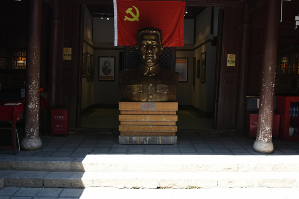 【党史学习教育简报第4期】缅怀革命先烈，重温入党誓词，爱爱视频
干部职工参观红色教育基地
