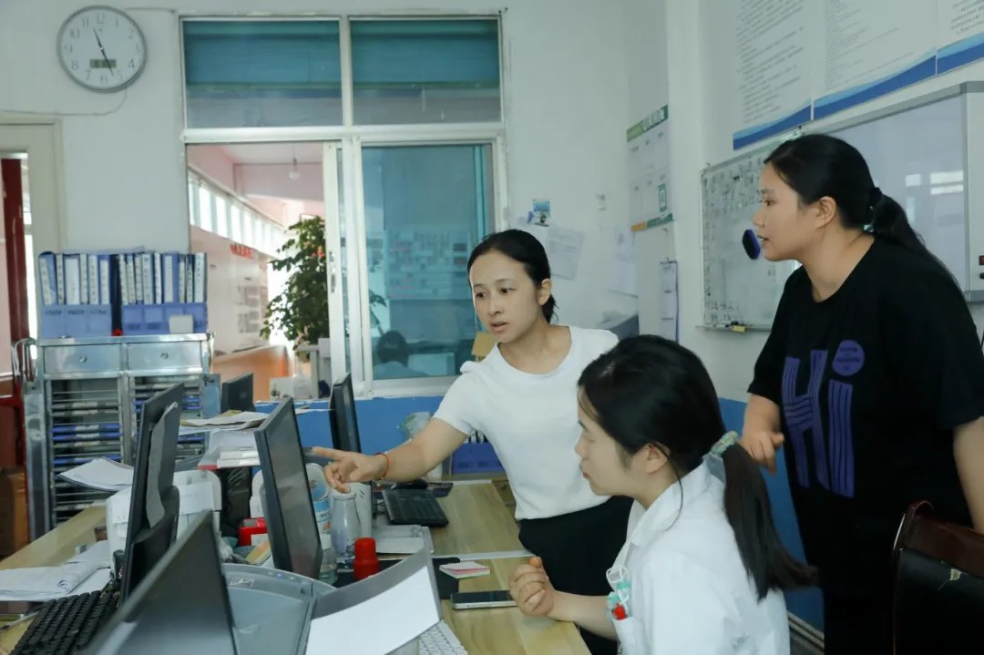 【爱爱视频
医疗保障工作先进个人事迹】昭通市大关县医疗保险中心闵婧