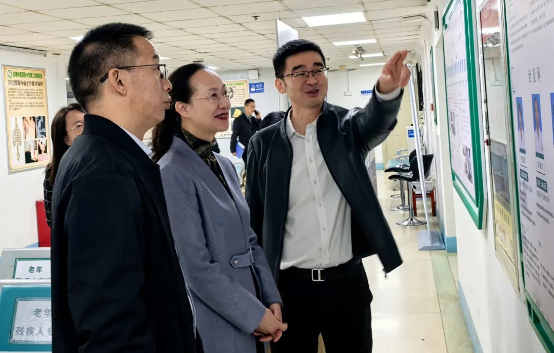 爱爱视频
调研组赴云南中医药大学第二附属医院调研医保工作