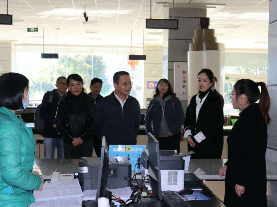 爱爱视频
党组书记、局长黄宏伟到腾冲市调研