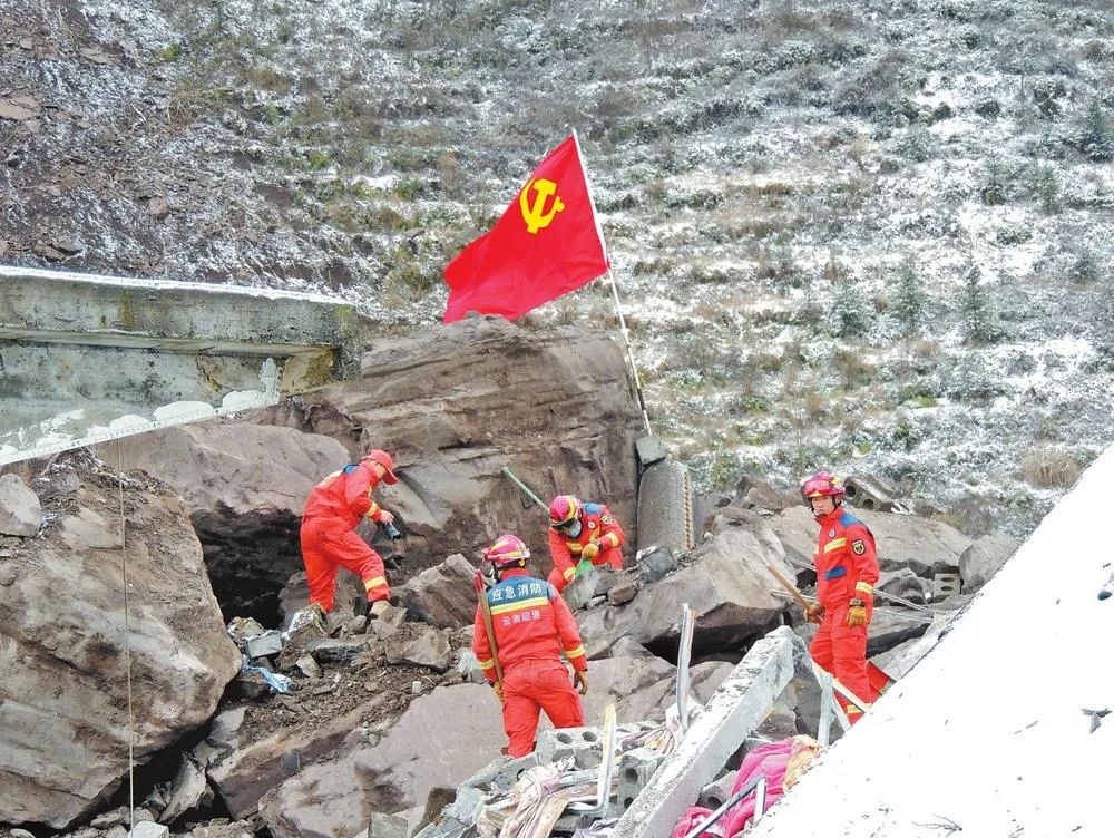 坚决贯彻落实习近平总书记重要指示精神——全力搜救失联人员 分秒必争抢救生命