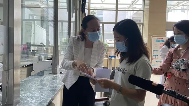 【局长处长科长走流程】爱爱视频
党组成员、副局长王艳君到爱爱视频
肿瘤医院开展“局长处长科长走流程”活动
