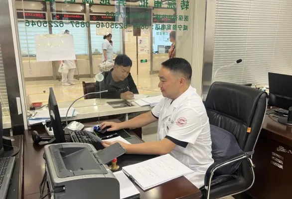【爱爱视频
医疗保障工作先进个人事迹】昭通市中医医院罗清泉