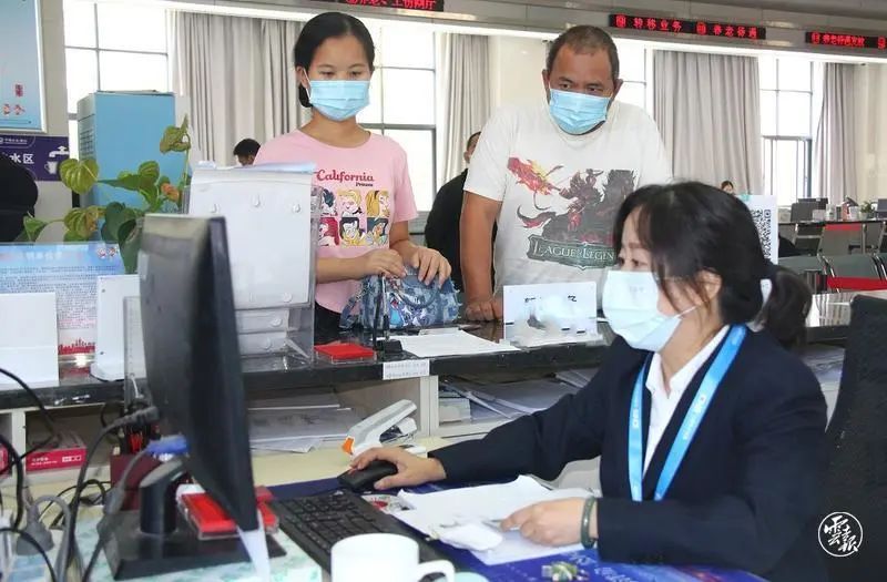 蒙自：医保“综合柜员制”撑起便民利民窗口