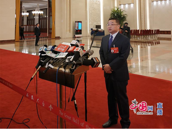 胡静林局长亮相首场“部长通道”