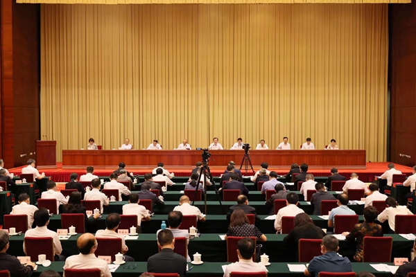 全省深化作风革命效能革命工作会议在昆明举行.jpg